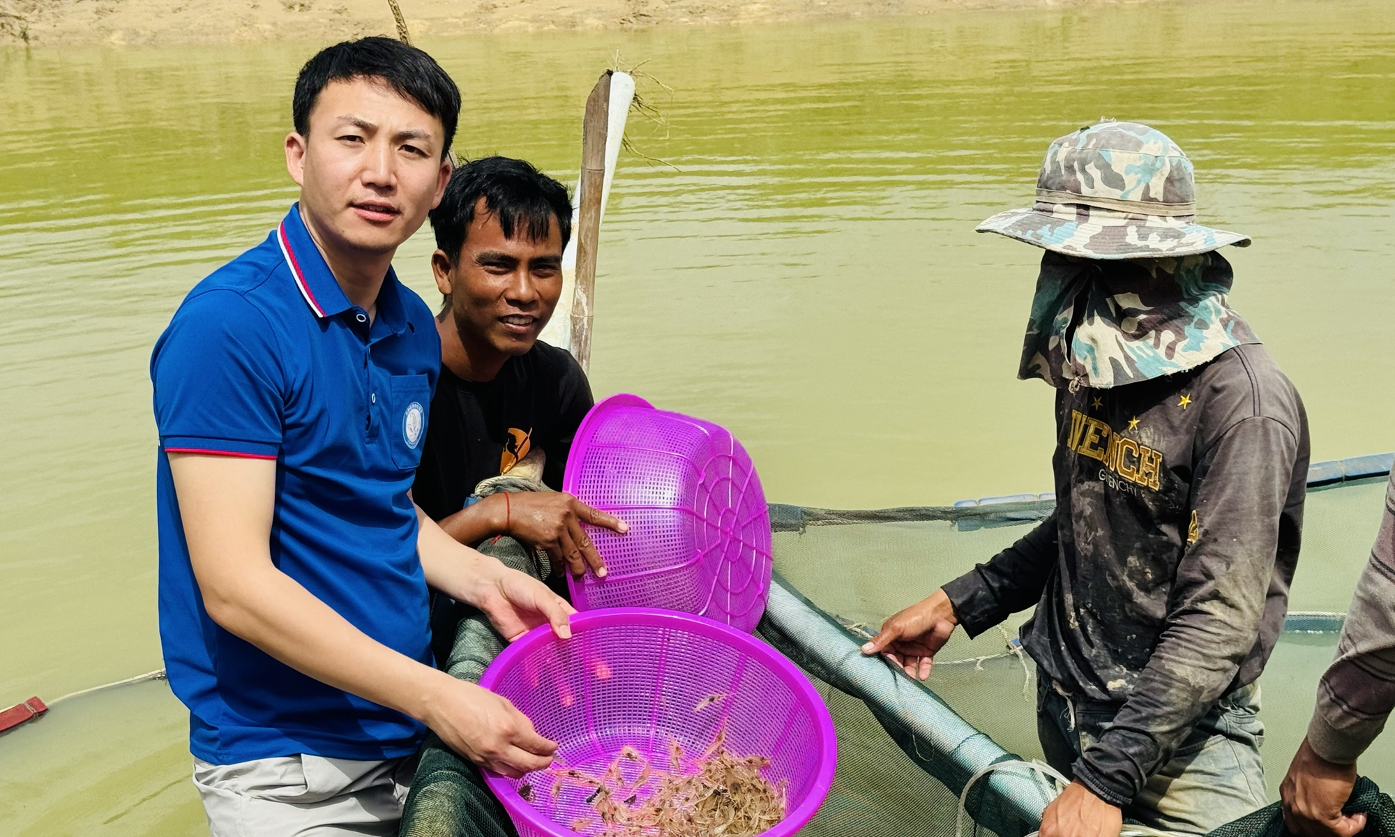 Zhang Dongdong (left) trains local farmers in Cambodia's Takeo province on August 16, 2026. Photo: Courtesy of Zhang Dongdong