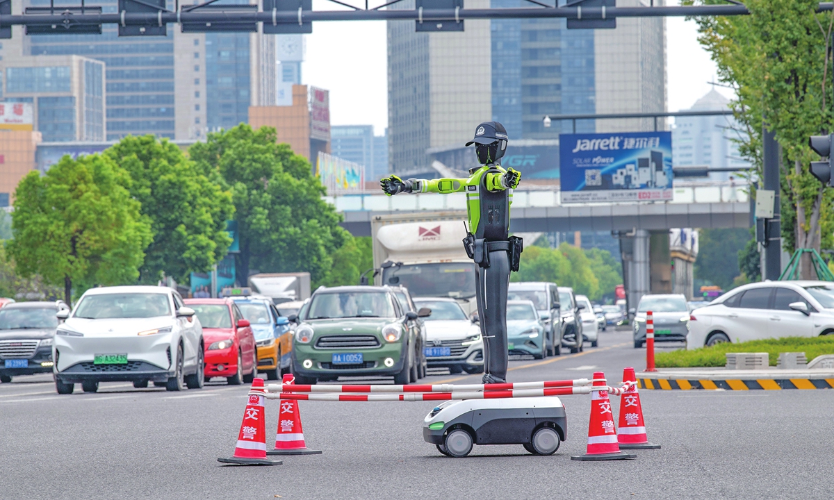 An intelligent traffic robot directs vehicles and pedestrians at an intersection in Yiwu, East China's Zhejiang Province, on September 9, 2026, adjusting its orientation in sync with the changing signal lights. The robot handles routine patrols and violation identification, and works eight to nine hours a day, helping to close gaps in traffic management at night and during peak hours. Photo: VCG