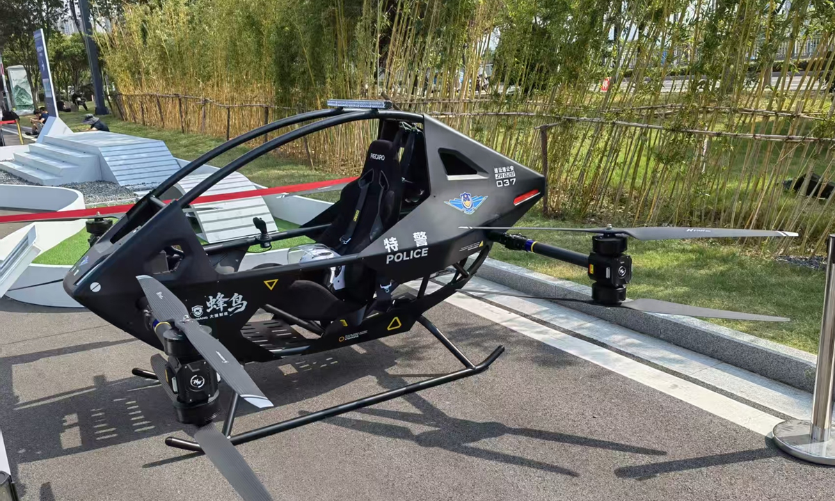 A Hummingbird ZR-028 single-person electric vertical takeoff and landing vehicle on display at the third Public Security Tech Expo Photo: Wang Haifeng/GT
