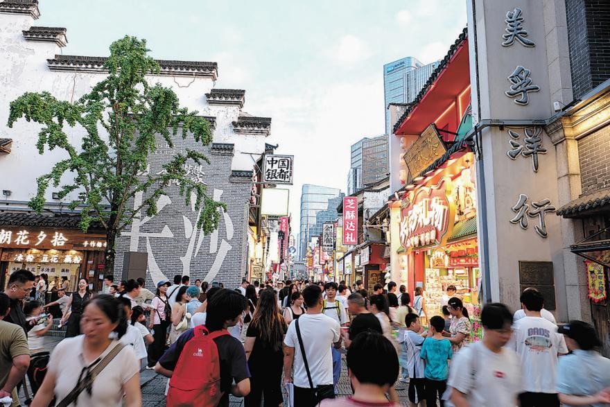 Tourists visit Taiping old street in Changsha, central China's Hunan province. (Photo/Lin Daohui)
