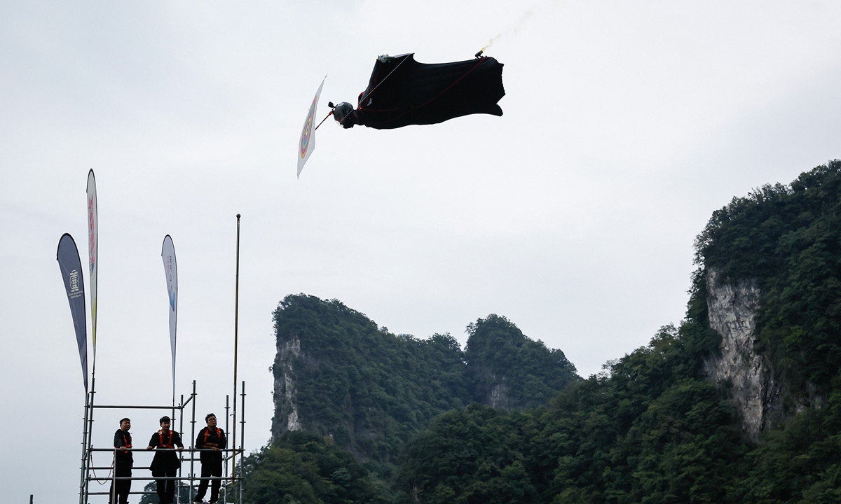 Wingsuit flyer Scott Ellison of Canada trial jumps off a mountain to hit the target during the 12th World Wind Loading China Grand Prix on September 10, 2026 in Zhangjiajie, Central China's Hunan Province. A total of 16 participants from around the world took part in the extreme sport, which involves jumping from cliffs at an altitude of 1,458 meters while wearing a wingsuit. Photo: VCG