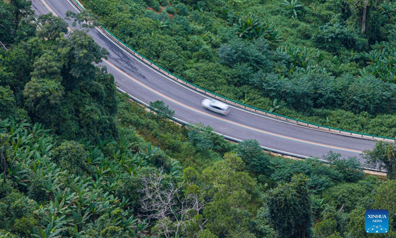 An aerial drone photo taken on Aug. 22, 2026 shows a view of the Ledong section of a scenic ring road surrounding the Hainan Tropical Rainforest National Park in south China's Hainan Province. The scenic ring road surrounding the Hainan Tropical Rainforest National Park passes through nine cities and counties in Hainan, including Lingshui, Baoting, Ledong and Changjiang, with a total length of 466 kilometers. The ring road was officially opened to traffic in December 2024.
This road connects the beautiful scenery of the mountainous areas in the central and southern parts of Hainan Island and builds a green corridor that balances ecological protection and cultural tourism development.
At present, many tourists come to cycle and drive on the road, boosting tourism-related consumption including accommodation, catering, specialty agricultural products, and outdoor culture and tourism along the road. Photo: Xinhua