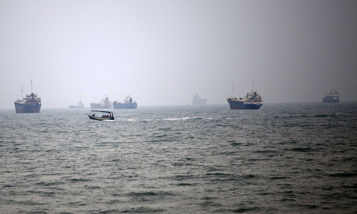 Numerous merchant ships from Iran and other countries remain at anchor near Bandar Abbas, Iran, in the Strait of Hormuz, on September 10, 2026. (Photo: VCG)