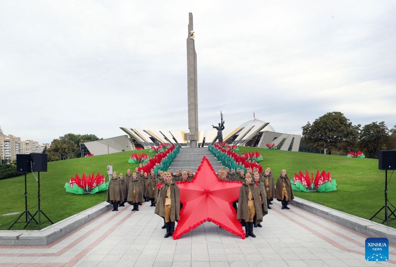 People take part in a historical commemoration event in Minsk, Belarus, Sept. 12, 2026. A series of events were held in Minsk on Saturday to celebrate the 959th anniversary of the founding of the city. (Xinhua/Henadz Zhinkov)