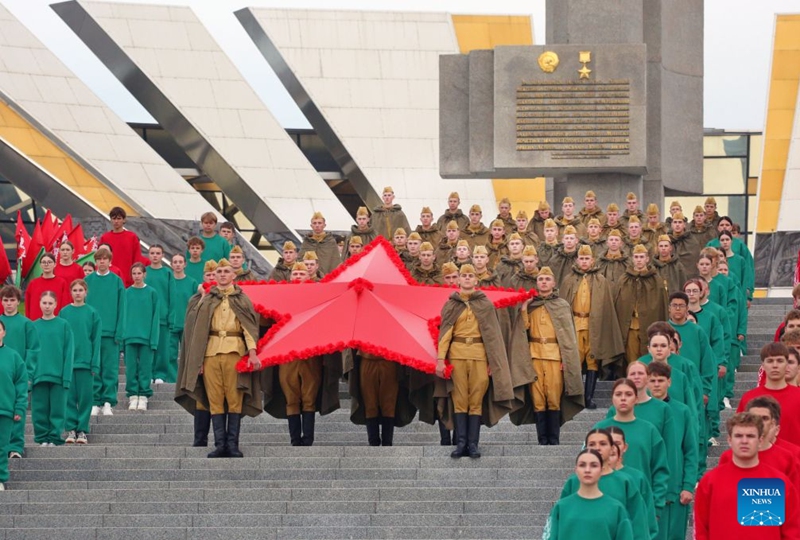 People take part in a historical commemoration event in Minsk, Belarus, Sept. 12, 2026. A series of events were held in Minsk on Saturday to celebrate the 959th anniversary of the founding of the city. (Xinhua/Henadz Zhinkov)