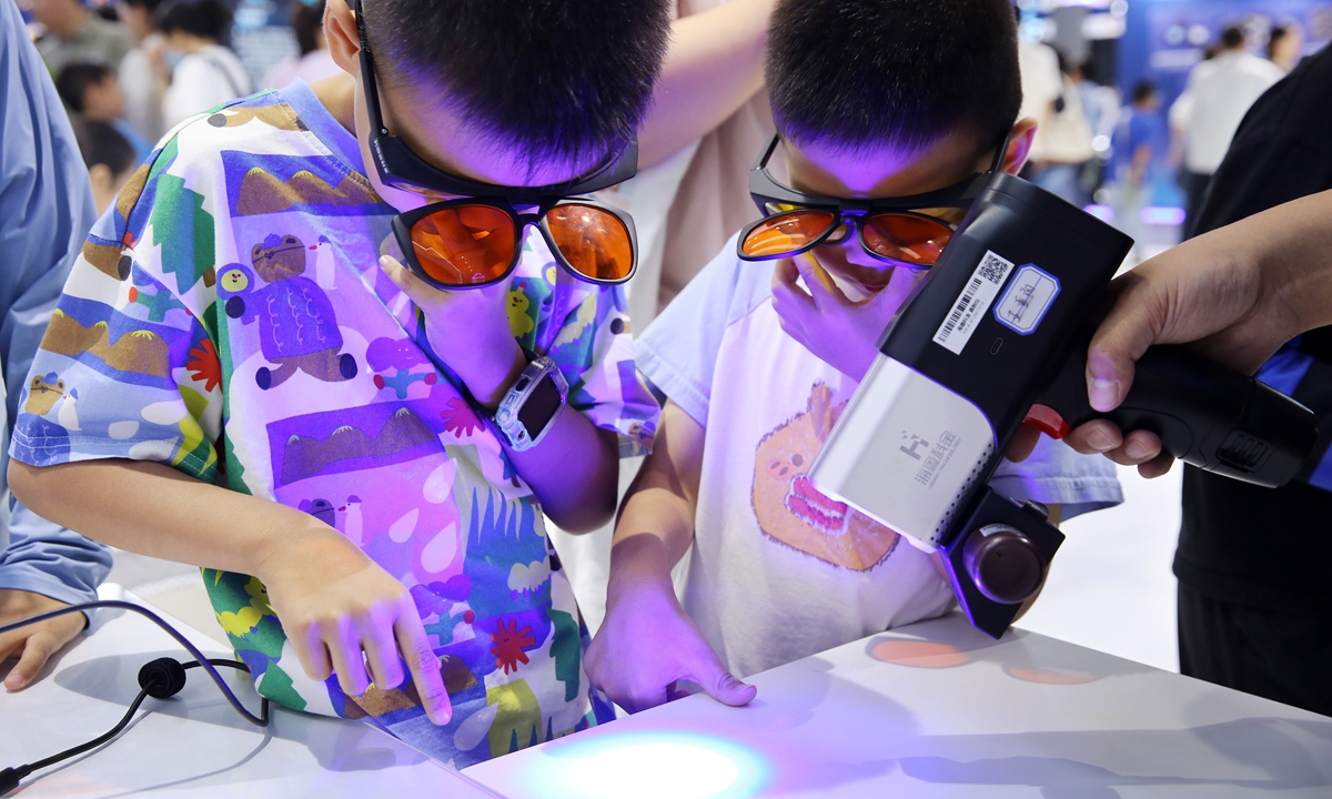 Children take part in a demonstration of intelligent crime scene investigation equipment at the third Public Security Technology and Equipment Expo in Lianyungang, East China's Jiangsu Province, on September 13, 2026. Photo: VCG