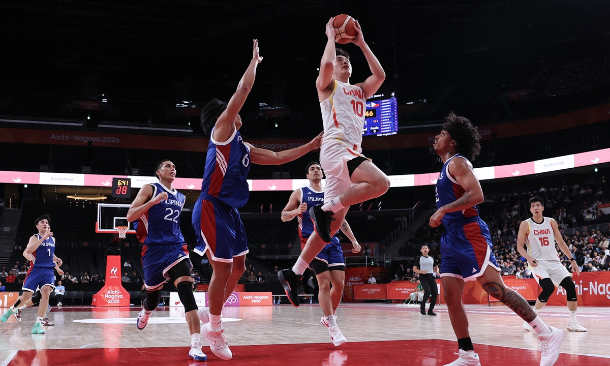 Chinese player Wang Junjie (No.10) drives to the basket during the Asian Games men's basketball tournament against the Philippines at the Aichi-Nagoya Asian Games on September 14, 2026. China cruised past the defending champions 105-61 in its final Group C match, advancing to the quarterfinals with a perfect 3-0 record. Photo: VCG