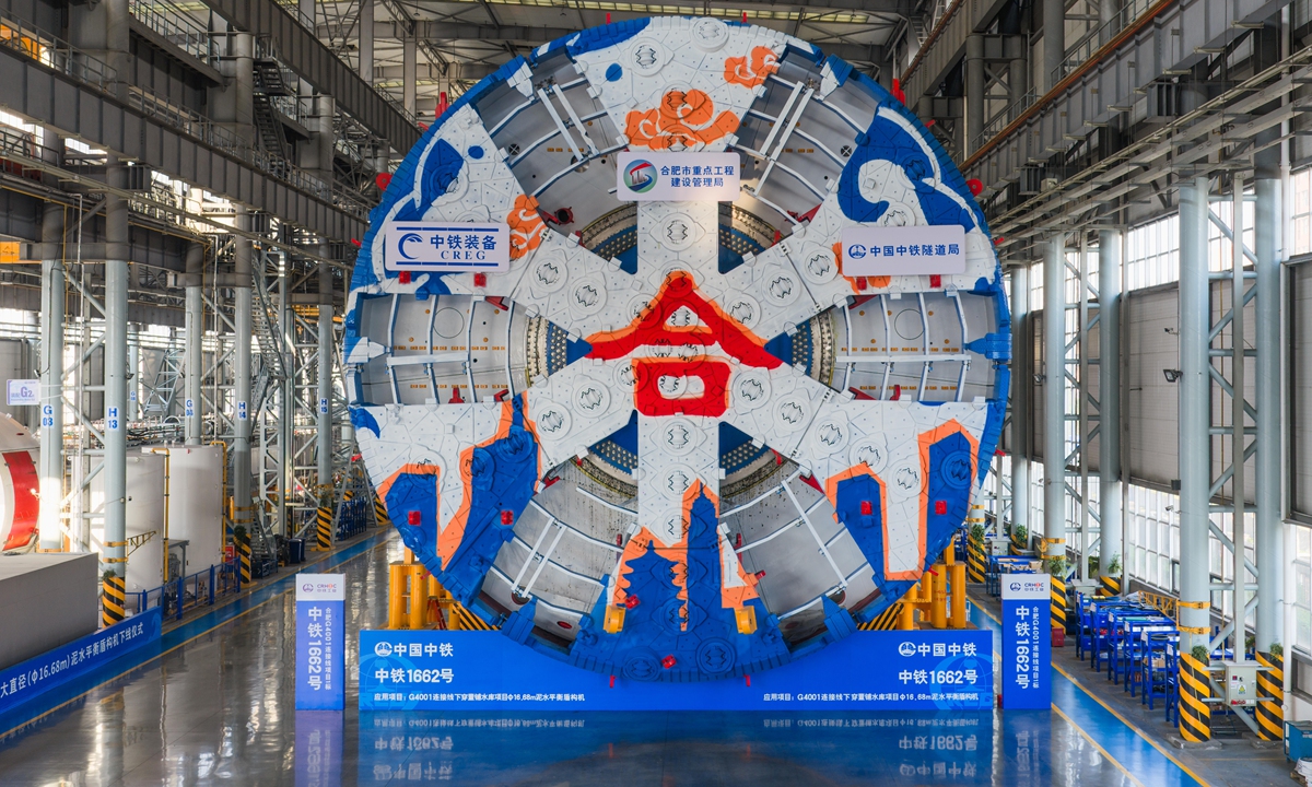 China's largest shield tunneling machine rolls off the production line in Zhengzhou, Henan Province on September 15, 2026. The domestically developed machine has a massive 16.68-meter excavation diameter and a body 125 meters long. It weighs about 4,800 tons. Photo: CNS Photo