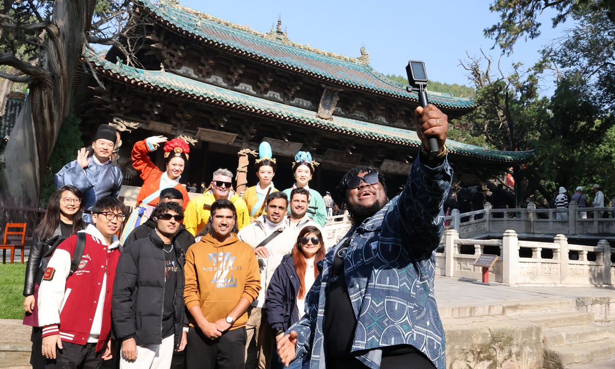 Foreigners pose for a picture at the Jin Temple in Taiyuan, north China's Shanxi province. Photo: Courtesy of the international communication center of Shanxi province