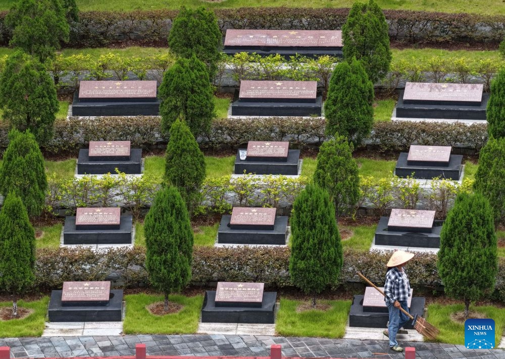 A drone photo taken on Aug. 31, 2026 shows a Red Army martyrs' cemetery at a memorial park in Renhua County of Shaoguan City, south China's Guangdong Province. This year marks the 90th anniversary of the victory of the Long March by the Red Army under the leadership of the Communist Party of China.
Renhua County has built several sites in commemoration of the Long March. (Xinhua/Deng Hua)