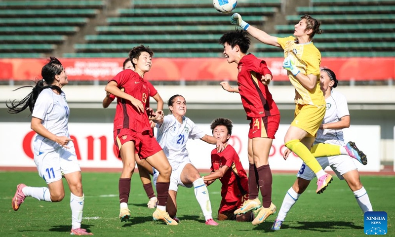 Li Qingtong (3rd R) of China heads for the ball with Maftuna Jonimqulova of Uzbekistan during the group G match of Women's Football between China and Uzbekistan at the 20th Asian Games Aichi-Nagoya 2026 in Gifu, Japan, Sept. 17, 2026. (Xinhua/Jia Haocheng)
