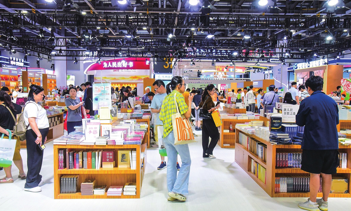  Visitors shop for books at the 34th National Book Fair in Hangzhou, East China's Zhejiang Province on July 25, 2026. Sun Feiqun took part in a reading event at the fair. Photo: VCG