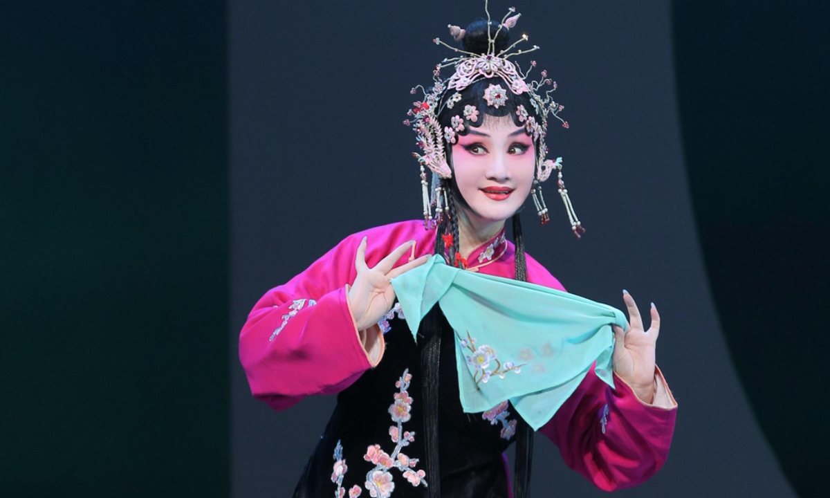 Qinqiang master Li Mei performs on stage Photo: Courtesy of Li Mei