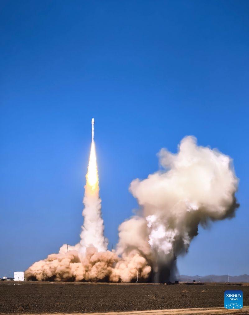 A Lijian-1 Y18 carrier rocket carrying nine satellites blasts off from the Dongfeng commercial space innovation pilot zone in northwest China, Sept. 20, 2026. China successfully launched nine satellites into space from the Dongfeng commercial space innovation pilot zone in northwest China at 12:03 p.m. Sunday (Beijing Time).
The satellites were carried by a Lijian-1 Y18 carrier rocket and have entered their planned orbits.
The launch mission was a complete success. (Photo by Wang Jiangbo/Xinhua)
