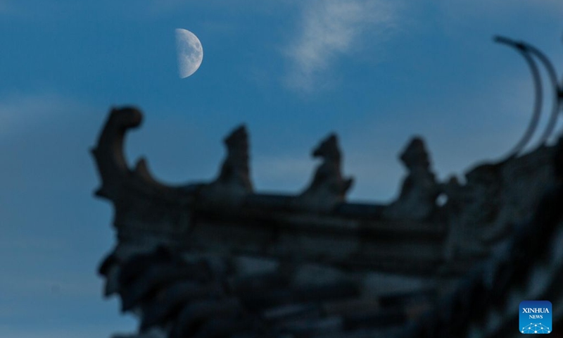 This photo taken on Sept. 19, 2026 shows the first quarter moon in the sky in Jiamusi City, northeast China's Heilongjiang Province. Photo: Xinhua