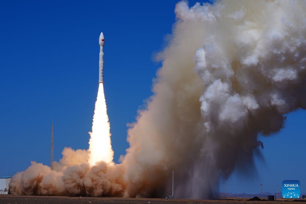 A Lijian-1 Y18 carrier rocket carrying nine satellites blasts off from the Dongfeng commercial space innovation pilot zone in northwest China, Sept. 20, 2026. China successfully launched nine satellites into space from the Dongfeng commercial space innovation pilot zone in northwest China at 12:03 p.m. Sunday (Beijing Time).
The satellites were carried by a Lijian-1 Y18 carrier rocket and have entered their planned orbits.
The launch mission was a complete success. (Photo by Wang Jiangbo/Xinhua)