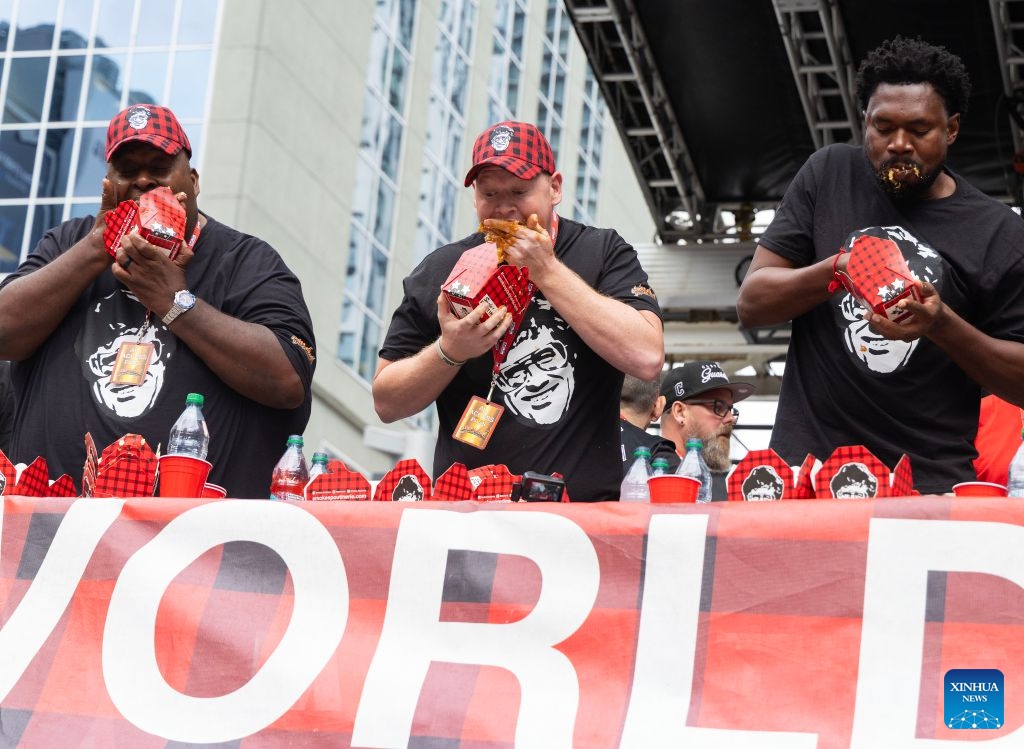 Contestants compete during the 2026 World Poutine Eating Championship in Toronto, Canada, on Sept. 19, 2026. The annual event took place in Toronto on Saturday, with 13 competitive eaters. Joey Chestnut of the United States claimed the title after eating 21.25 pounds of poutine in 10 minutes. (Photo by Zou Zheng/Xinhua)