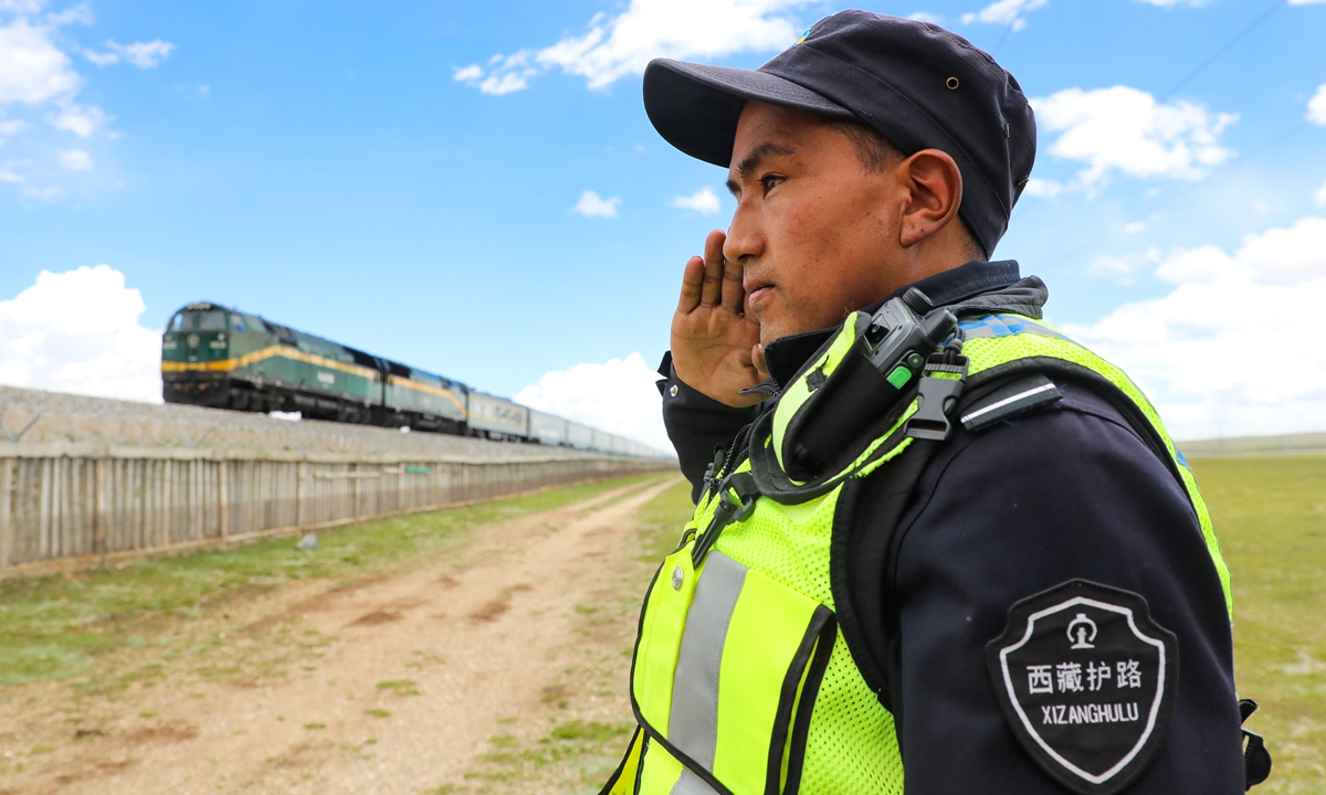 Railway patrol worker Baima salutes passengers aboard a Qinghai-Xizang Railway train in Nagqu, Xizang Autonomous Region, on June 15, 2026. Photo: VCG