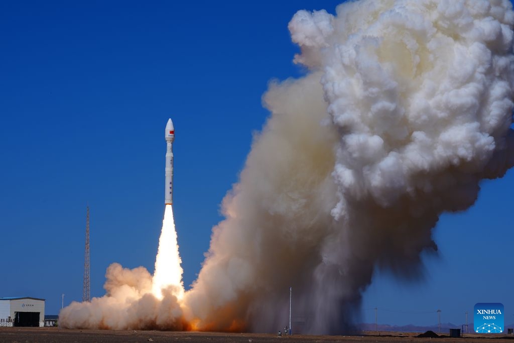 A Lijian-1 Y18 carrier rocket carrying nine satellites blasts off from the Dongfeng commercial space innovation pilot zone in northwest China, Sept. 20, 2026. China successfully launched nine satellites into space from the Dongfeng commercial space innovation pilot zone in northwest China at 12:03 p.m. Sunday (Beijing Time).
The satellites were carried by a Lijian-1 Y18 carrier rocket and have entered their planned orbits.
The launch mission was a complete success. (Photo by Wang Jiangbo/Xinhua)