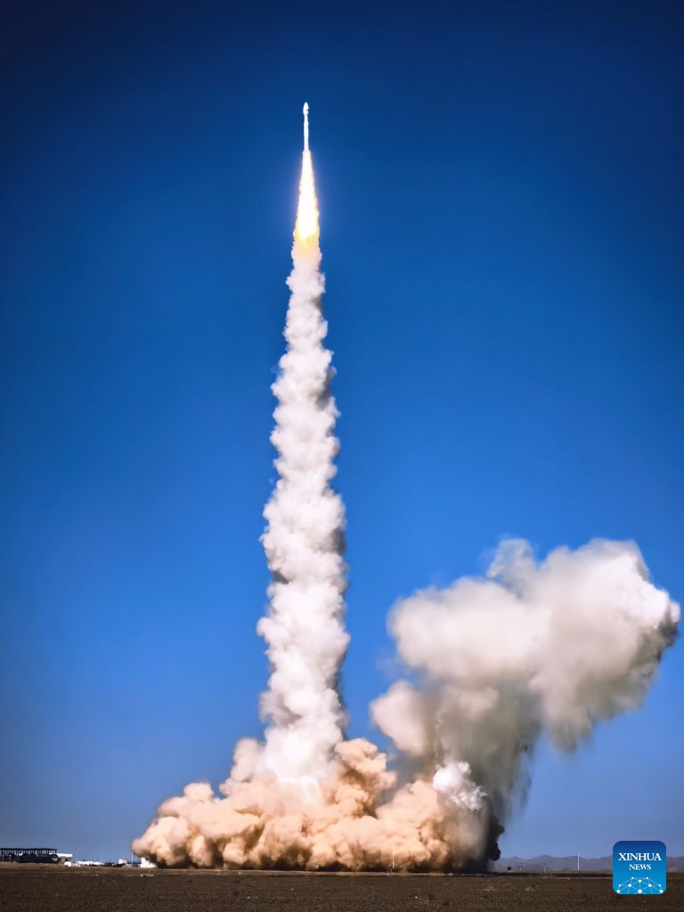A Lijian-1 Y18 carrier rocket carrying nine satellites blasts off from the Dongfeng commercial space innovation pilot zone in northwest China, Sept. 20, 2026. China successfully launched nine satellites into space from the Dongfeng commercial space innovation pilot zone in northwest China at 12:03 p.m. Sunday (Beijing Time).
The satellites were carried by a Lijian-1 Y18 carrier rocket and have entered their planned orbits.
The launch mission was a complete success. (Photo by Wang Jiangbo/Xinhua)