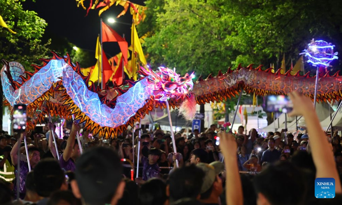 People watch a dragon dance performance during the Cabramatta Moon Festival in Cabramatta, 26 km west of central Sydney, Australia, Sept. 20, 2026. (Xinhua/Gong Bing)
