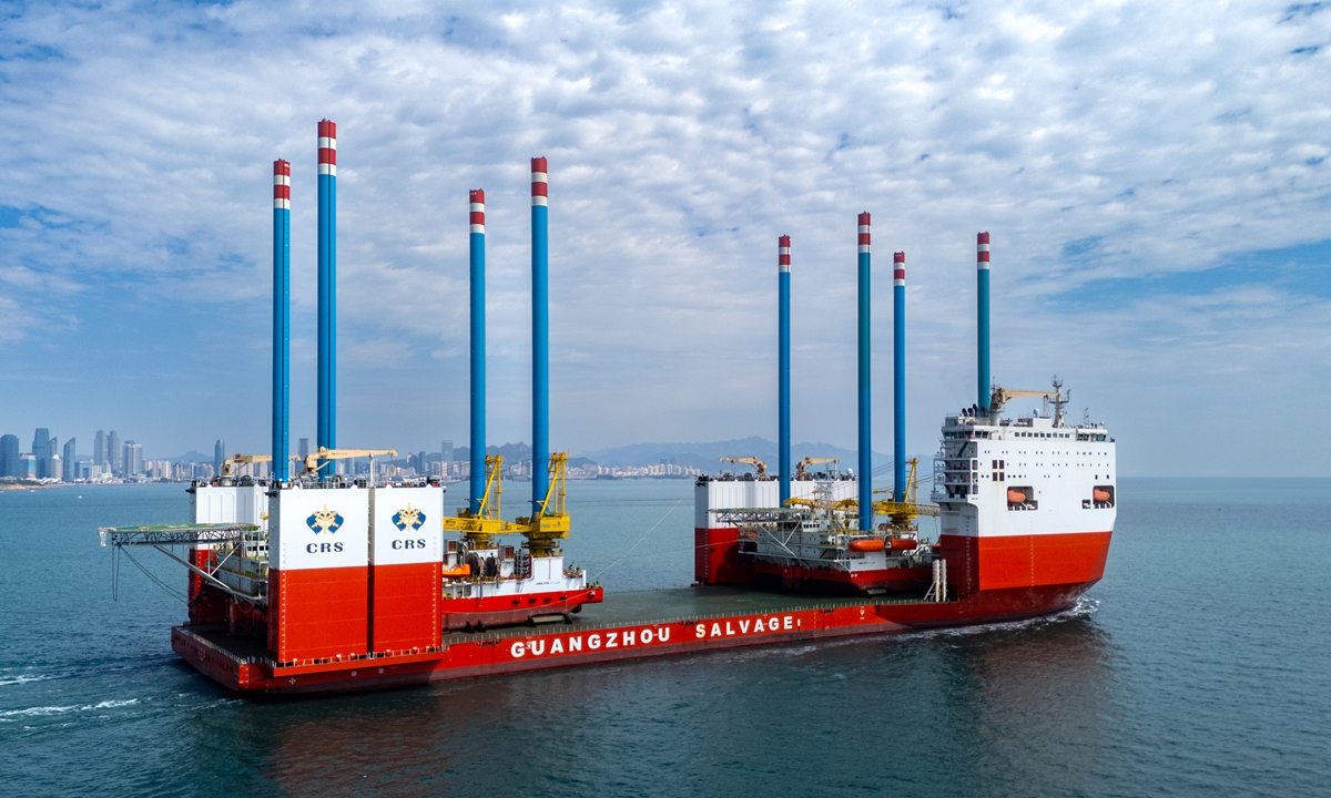 The Huaruilong semi-submersible vessel, carrying the JIANA510 and JIANA511 offshore platforms, departs from Qingdao Port in Qingdao, East China's Shandong Province on September 21, 2026. Photo: VCG