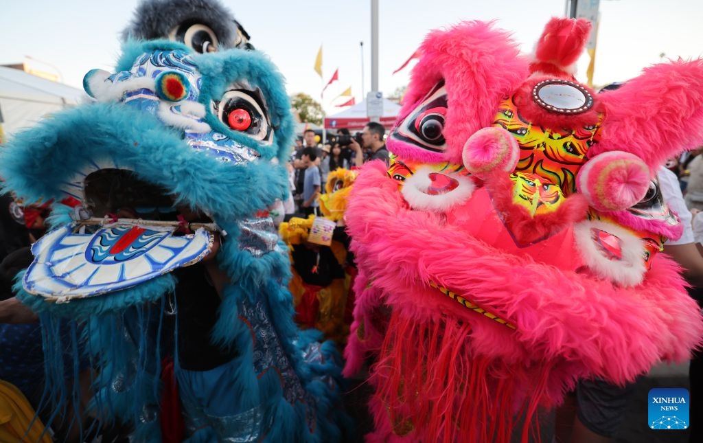 People watch a lion dance performance during the Cabramatta Moon Festival in Cabramatta, 26 km west of central Sydney, Australia, Sept. 20, 2026. (Xinhua/Gong Bing)