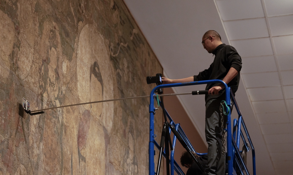 A Chinese team conducts high-precision digital image acquisition of the original Yuan Dynasty (1279-1368) mural at the Metropolitan Museum of Art in New York, the US. Photo: Courtesy of the Chinese National Academy of Arts