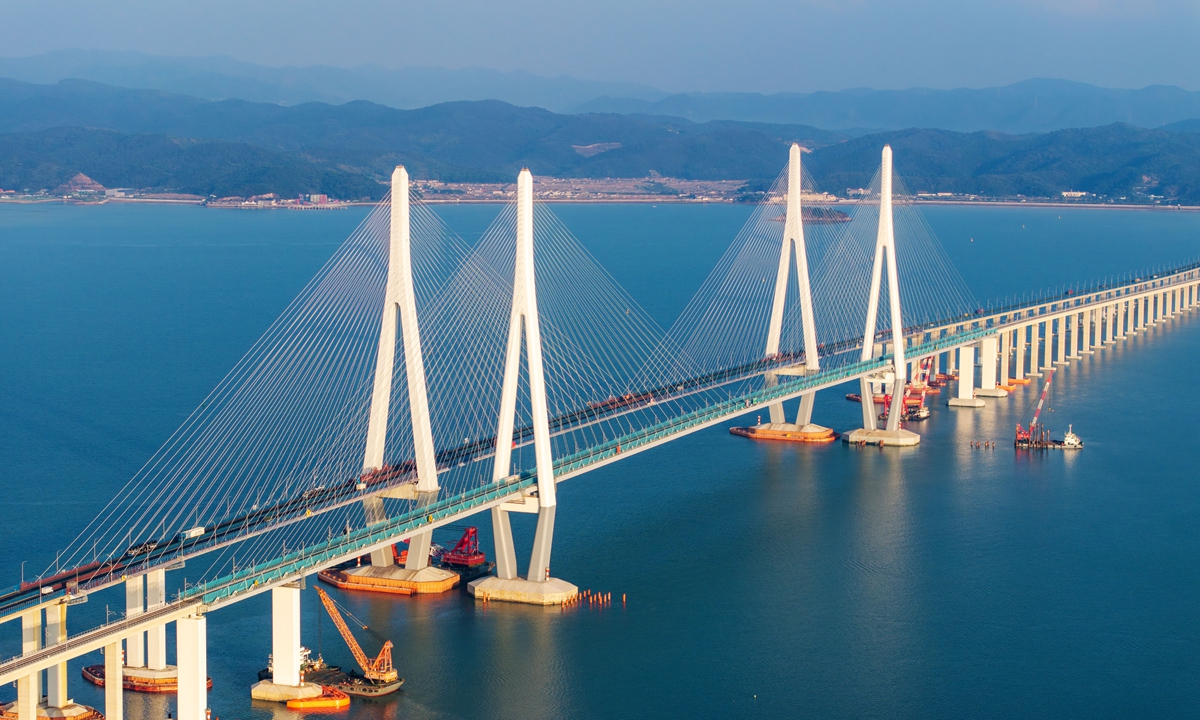 A view of the Ningbo-Xiangshan Urban Railway, China's first cross-sea urban railway, which began operations on September 22, 2026. The 61.45-kilometer line connects Ningbo and Xiangshan county in East China's Zhejiang Province, with 10 stations and a maximum operating speed of 160 kilometers per hour. Photo: VCG