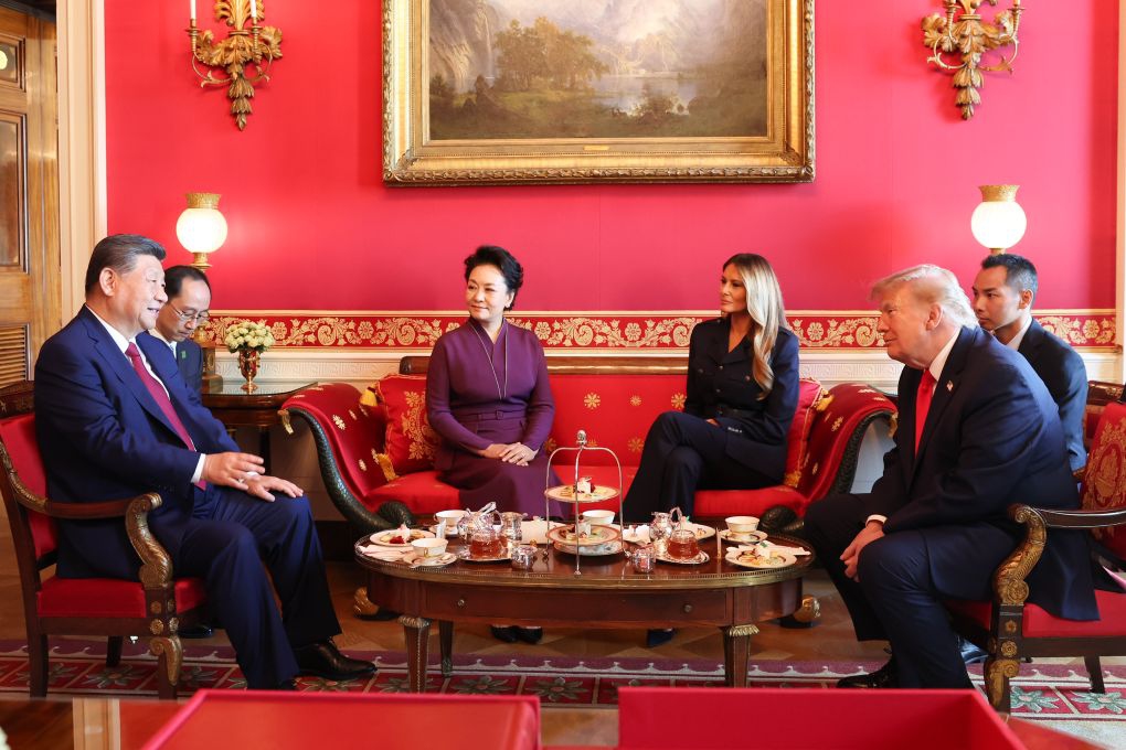 Chinese President Xi Jinping and his wife Peng Liyuan have a chat over tea with U.S. President Donald Trump and his wife Melania Trump at the White House in Washington, D.C., the United States, Sept. 25, 2026. (Photo: Xinhua)