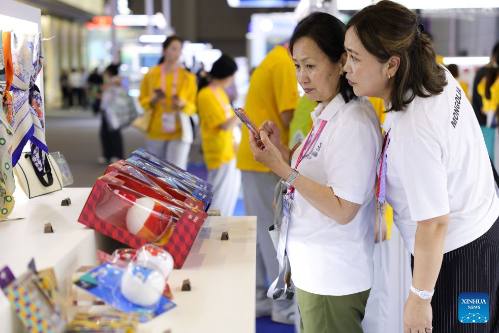 People browse products during the WorldSkills Shanghai 2026 Expo in east China's Shanghai, Sept. 23, 2026. The expo kicked off here on Wednesday. (Photo: Xinhua)