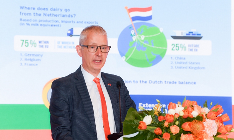 Karel van Bommel, Agricultural Counselor of the Embassy of the Kingdom of the Netherlands in China, presents a Dutch Dairy industry overview Photo:FrieslandCampina