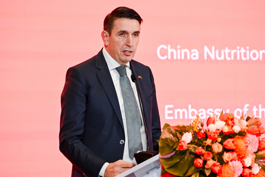 Tsjeard Hoekstra,  Chargé d'Affaires at the Embassy of the Kingdom of the Netherlands in China, delivers the opening speech Photo:FrieslandCampina