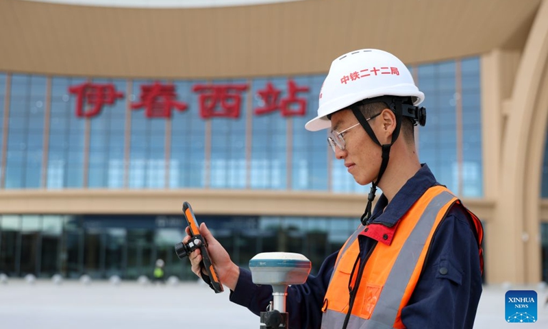 A technician conducts surveying work at Yichunxi Railway Station in Yichun, northeast China's Heilongjiang Province, Sept. 22, 2026. As the Harbin-Yichun high-speed railway, China's northernmost high-speed railway, enters the final countdown to opening, workers are carrying out intensive training, emergency drills, equipment inspections and surveying to ensure its safe operation.
With a designed speed of 250 kilometers per hour, the 318-km line will slash travel time between Harbin and Yichun from about seven hours to just two hours once it becomes operational. Photo: Xinhua