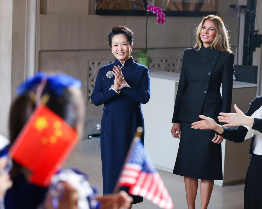 Peng Liyuan, wife of Chinese President Xi Jinping, and Melania Trump, wife of U.S. President Donald Trump, visit the National Museum of Asian Art in Washington, D.C., the United States, Sept. 24, 2026. (Xinhua/Liu Bin)
