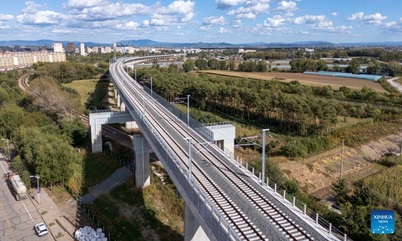A drone photo taken on Sept. 24, 2026 shows a grand bridge along the Harbin-Yichun high-speed railway in northeast China's Heilongjiang Province. As the Harbin-Yichun high-speed railway, China's northernmost high-speed railway, enters the final countdown to opening, workers are carrying out intensive training, emergency drills, equipment inspections and surveying to ensure its safe operation.
With a designed speed of 250 kilometers per hour, the 318-km line will slash travel time between Harbin and Yichun from about seven hours to just two hours once it becomes operational. Photo: Xinhua