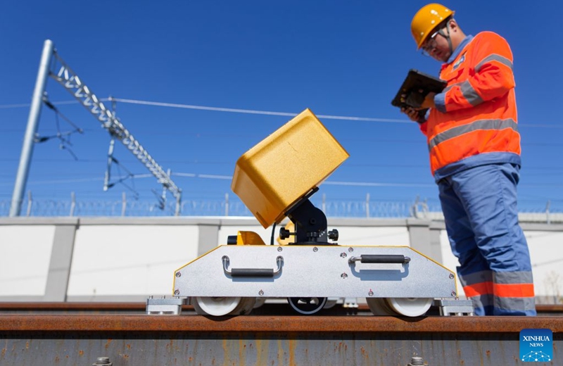 A staff member of China Railway Harbin Group Co., Ltd. operates an intelligent inspection robot to conduct an emergency inspection drill at Tieli Railway Station along the Harbin-Yichun high-speed railway in northeast China's Heilongjiang Province, Sept. 24, 2026. As the Harbin-Yichun high-speed railway, China's northernmost high-speed railway, enters the final countdown to opening, workers are carrying out intensive training, emergency drills, equipment inspections and surveying to ensure its safe operation.
With a designed speed of 250 kilometers per hour, the 318-km line will slash travel time between Harbin and Yichun from about seven hours to just two hours once it becomes operational. Photo: Xinhua