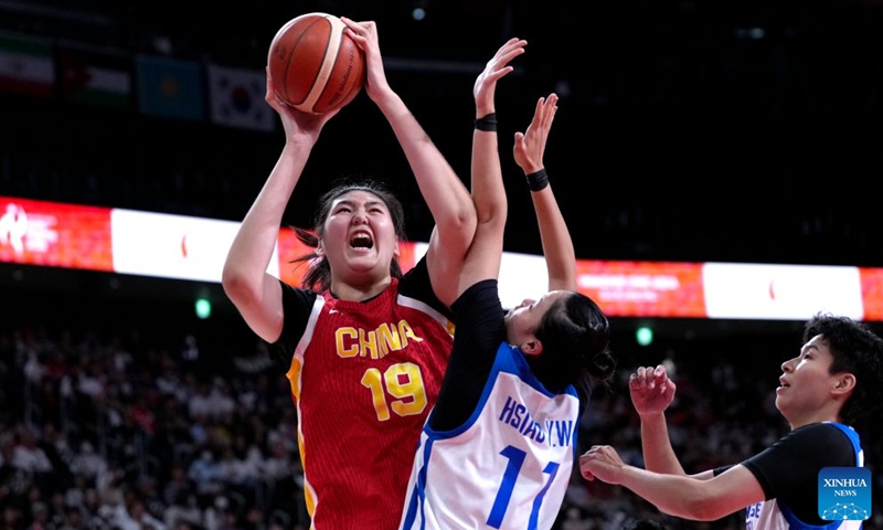 Zhang Ziyu (L) of China goes to the basket during the women's bronze medal match between China and Chinese Taipei at the 20th Asian Games Aichi-Nagoya 2026 in Nagoya, Japan, Sept. 26, 2026. (Xinhua/Tao Xiyi)