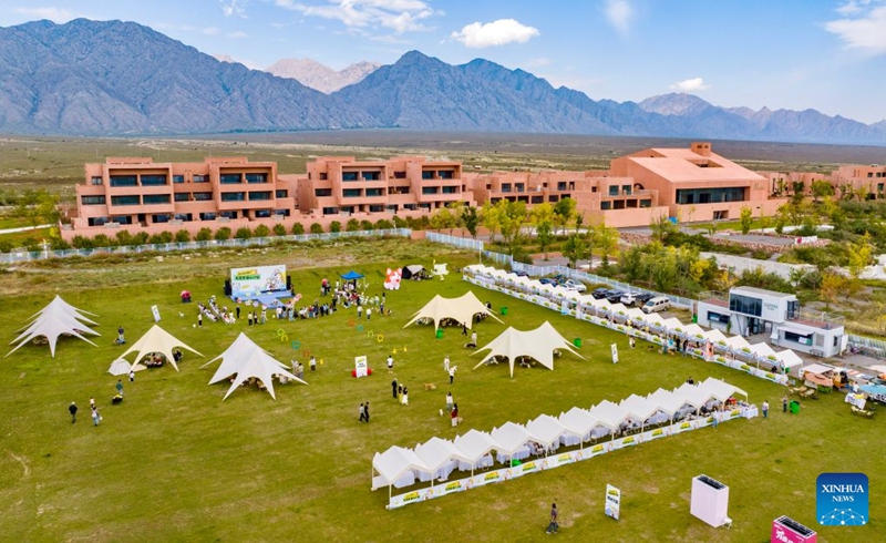 An aerial drone photo taken on Sept. 26, 2026 shows a pet-themed event held in Yinchuan, northwest China's Ningxia Hui Autonomous Region. A pet-themed event was held here from Friday to Saturday. This event, aligning with emerging trends favored by young people, features pet competitions, trendy markets, and Mid-Autumn Festival cultural experiences. (Xinhua/Yang Zhisen)