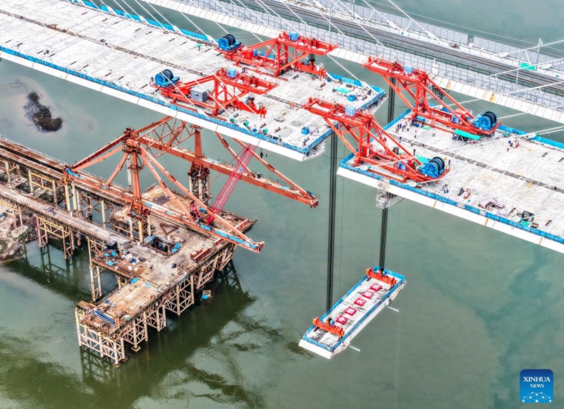 An aerial drone photo taken on Sept. 24, 2026 shows the construction site of the Shituo Yangtze River Bridge along the Chongqing-Wanzhou High-Speed Railway in Chongqing, southwest China.

The highway section of the Shituo Yangtze River Bridge successfully completed its closure on Saturday. Both the railway and highway sides of the bridge have been closed, which will lead to the work to pave the bridge deck.

The bridge has a total length of 1,416.9 meters, with the main bridge spanning 1,056 meters. Photo: Xinhua