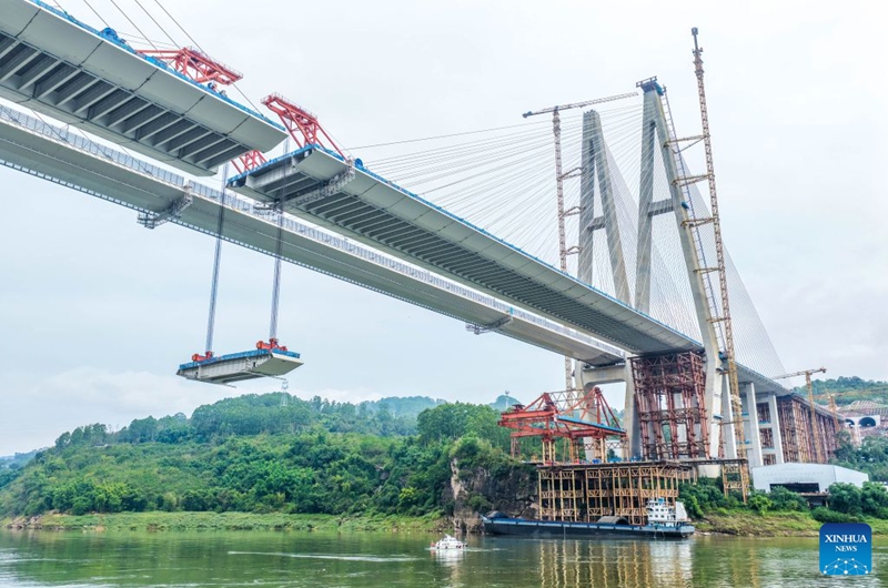 An aerial drone photo taken on Sept. 24, 2026 shows the construction site of the Shituo Yangtze River Bridge along the Chongqing-Wanzhou High-Speed Railway in Chongqing, southwest China.

The highway section of the Shituo Yangtze River Bridge successfully completed its closure on Saturday. Both the railway and highway sides of the bridge have been closed, which will lead to the work to pave the bridge deck.

The bridge has a total length of 1,416.9 meters, with the main bridge spanning 1,056 meters. Photo: Xinhua