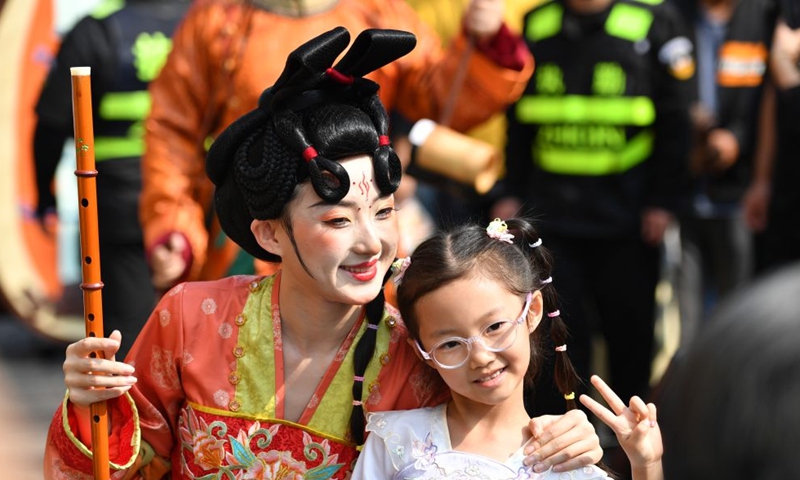 A child poses for a photo with an actress during a theater festival in Taiyuan, north China's Shanxi Province, Sept. 25, 2026. Friday marks this year's Mid-Autumn Festival. It is celebrated annually on the 15th day of the eighth month in the Chinese traditional calendar. Diverse events were held on Friday across China to celebrate the festival. (Xinhua/Hu Qiusi)