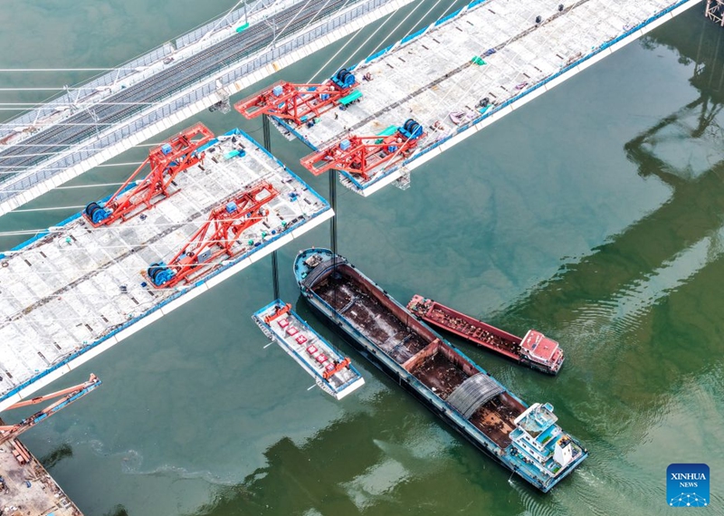 An aerial drone photo taken on Sept. 24, 2026 shows the construction site of the Shituo Yangtze River Bridge along the Chongqing-Wanzhou High-Speed Railway in Chongqing, southwest China.

The highway section of the Shituo Yangtze River Bridge successfully completed its closure on Saturday. Both the railway and highway sides of the bridge have been closed, which will lead to the work to pave the bridge deck.

The bridge has a total length of 1,416.9 meters, with the main bridge spanning 1,056 meters. Photo: Xinhua