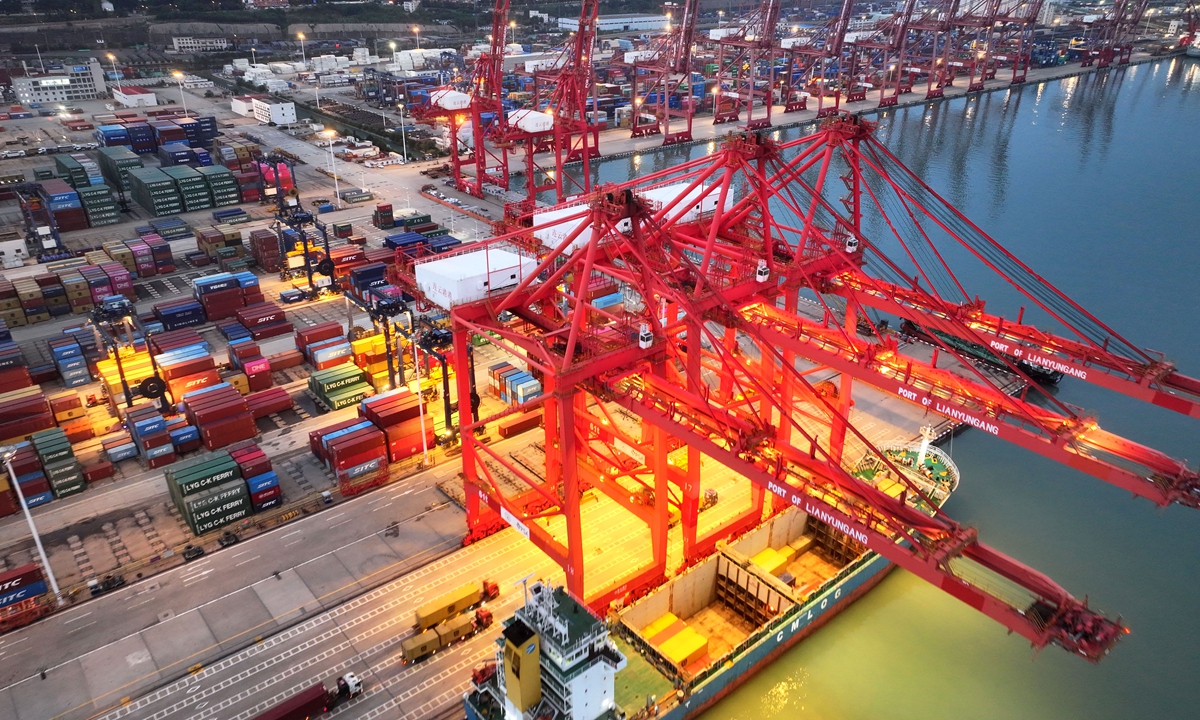 A cargo ship loads and unloads containers at a terminal in Lianyungang Port, East China's Jiangsu Province, on the morning of September 27, 2026. During the Mid-Autumn Festival holiday, the port worked to keep foreign trade logistics running smoothly while pushing to meet its third-quarter production targets. Photo: CNS Photo