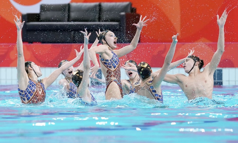 Artistic swimmers of team China compete during the mixed team acrobatic routine of Artistic Swimming at the 20th Asian Games Aichi-Nagoya 2026 in Hamamatsu of Shizuoka Prefecture, Japan, Sept. 26, 2026. (Xinhua/Zhou Mi)