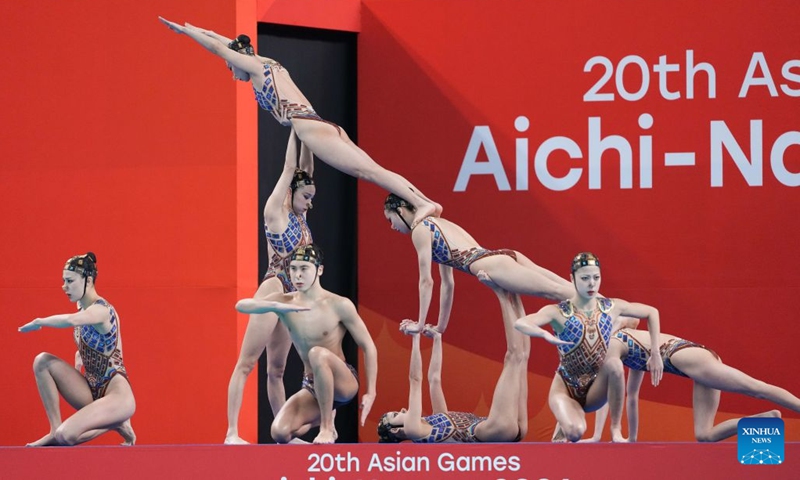 Artistic swimmers of team China pose before the mixed team acrobatic routine of Artistic Swimming at the 20th Asian Games Aichi-Nagoya 2026 in Hamamatsu of Shizuoka Prefecture, Japan, Sept. 26, 2026. (Xinhua/Cen Yunpeng)