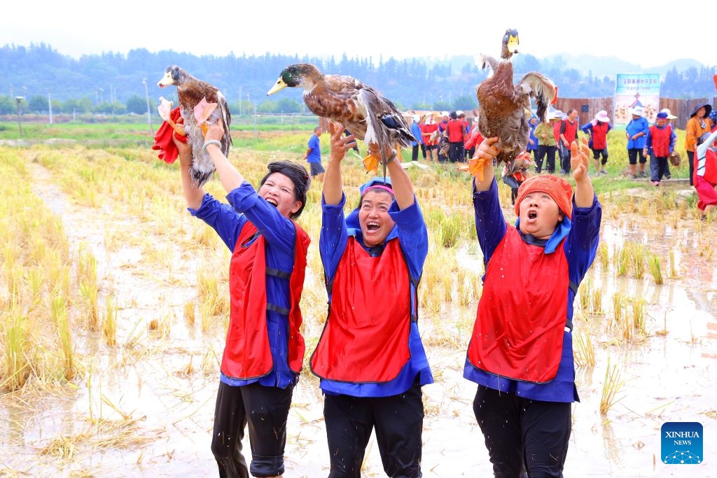 Residents show ducks caught during a farming-themed fun competition in Rongjiang County, southwest China's Guizhou Province, Sept. 29, 2026. Various events are held across China in celebration of the upcoming National Day. (Photo: Xinhua)