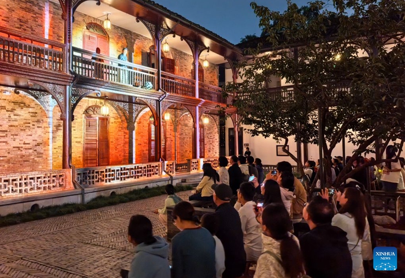 Tourists enjoy an immersive show at a scenic area in Yangzhou, east China's Jiangsu Province, Oct. 4, 2026. During the National Day holiday, night tours were launched across China to create diversified consumption scenes. Photo: Xinhua