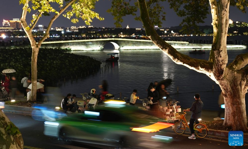 People tour near the West Lake scenic spot in Hangzhou, east China's Zhejiang Province, Oct. 5, 2026. During the National Day holiday, night tours were launched across China to create diversified consumption scenes. Photo: Xinhua