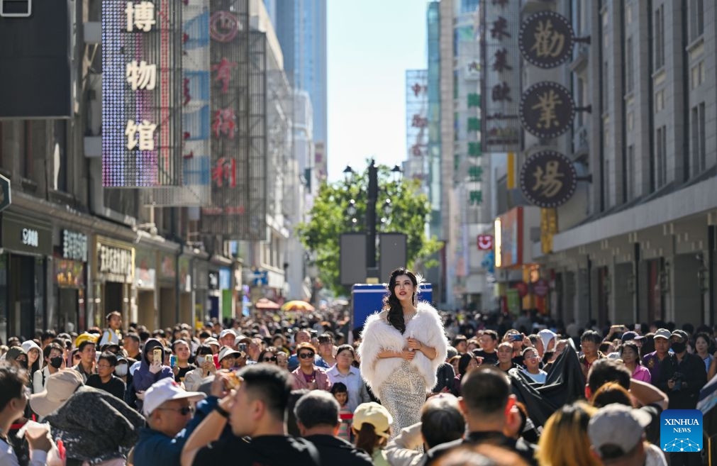 People watch a segment of a stage drama at a commercial street in north China's Tianjin, Oct. 6, 2026. During the National Day holiday, a special event of the 2026 Tianjin Theatre Festival unfolded across the city. Streets and alleys, century-old buildings and other cultural landmarks were transformed into open-air stages, presenting visitors with a feast of drama. (Xinhua/Zhao Zishuo)